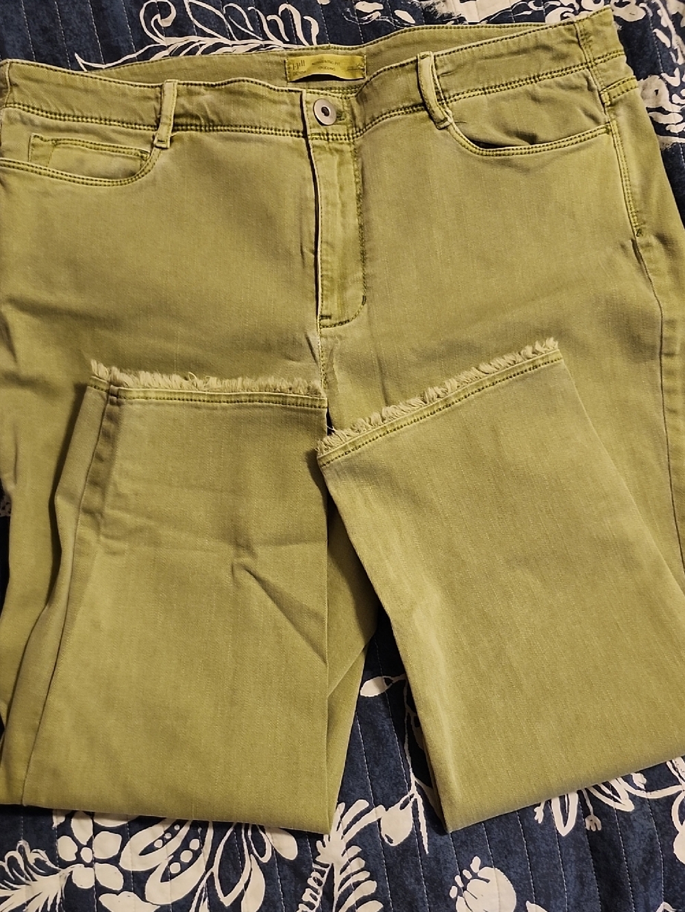 J.jll Olive Green Cropped Frayed Hem Jeans